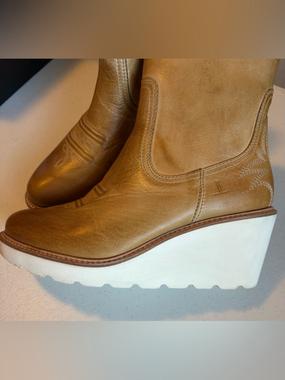 Lucchese Women's Tan Wedge Leather western Boots Sz 7.5